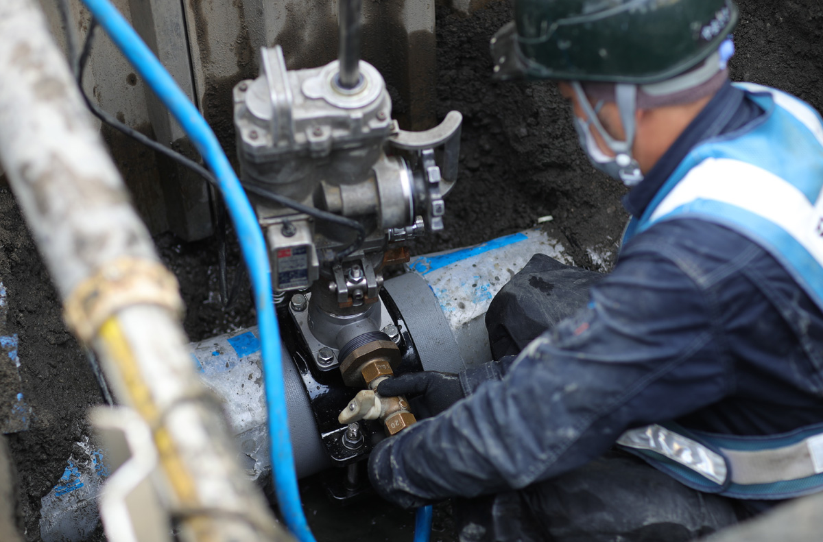 配水小管（道路）からの給水管取り出し工事
